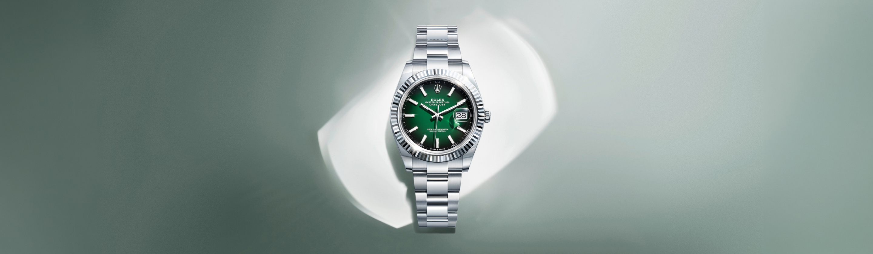 Rolex Oyster Perpetual Datejust 41 in Oystersteel with green sunray dial and fluted white gold bezel on an Oyster bracelet
