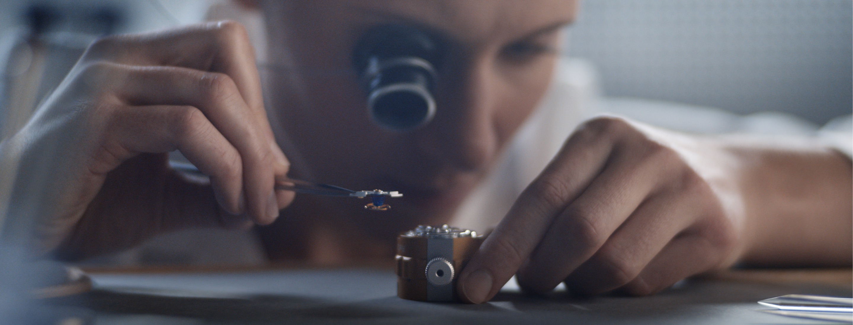 Official certified Rolex service repair person