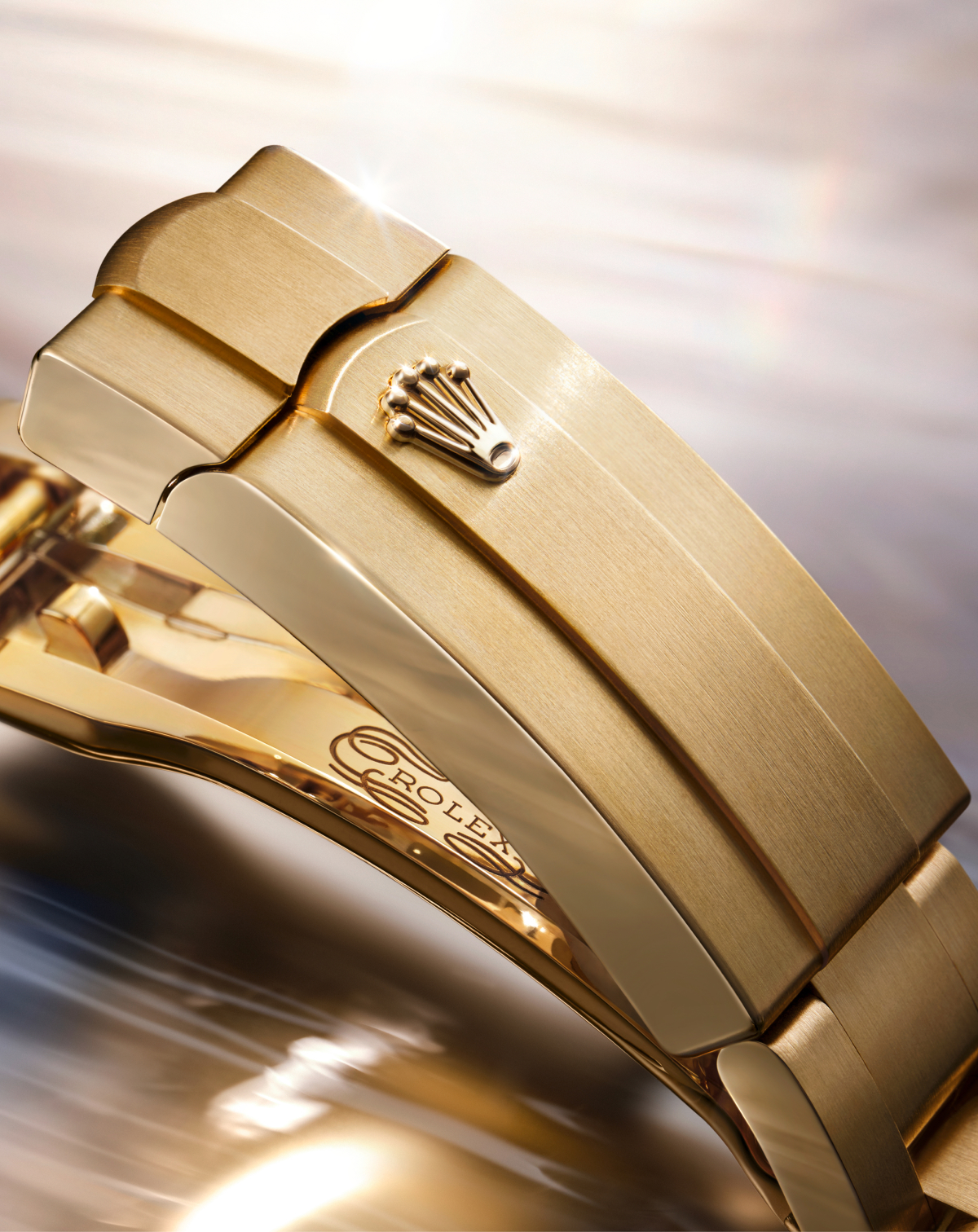 Rolex Oyster Perpetual 28 and 34 yellow gold Oyster bracelet with Oysterclasp and Easylink comfort extension link